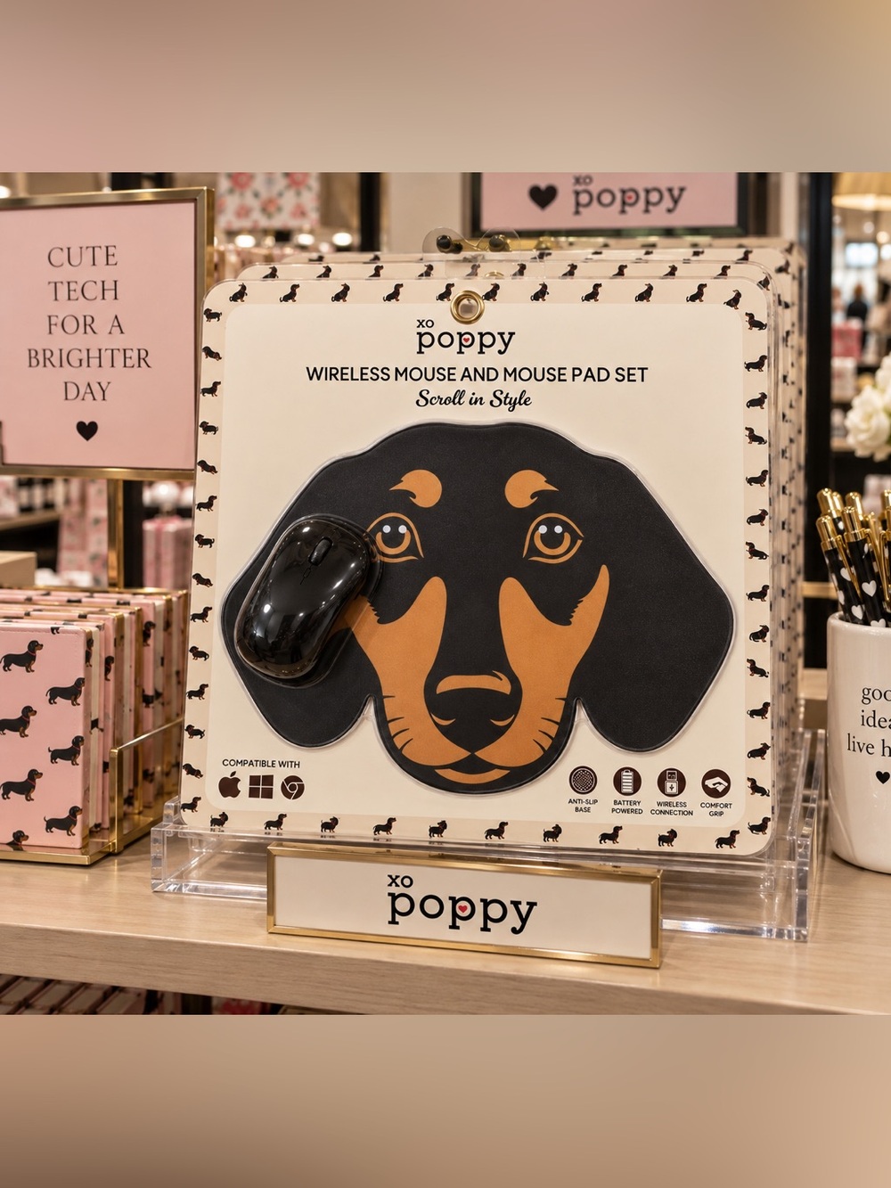 XO Poppy Wireless Mouse & Dachshund Mouse Pad Set in Black and Tan